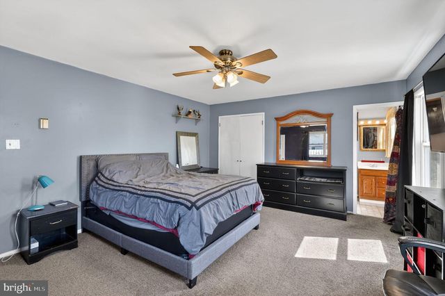 103 DAFFODIL LN, Levittown, PA 19055