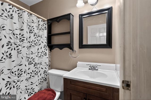 103 DAFFODIL LN, Levittown, PA 19055