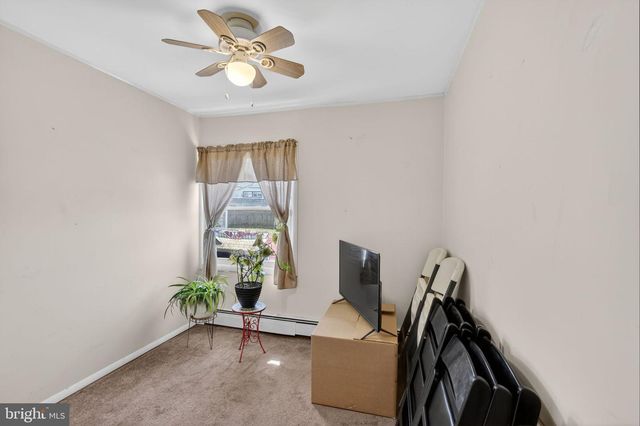 103 DAFFODIL LN, Levittown, PA 19055