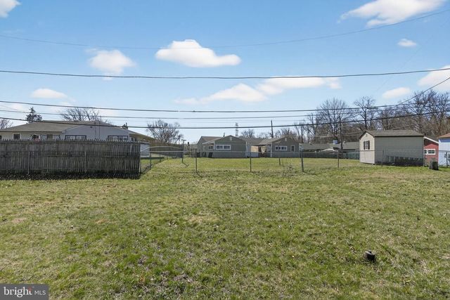 103 DAFFODIL LN, Levittown, PA 19055