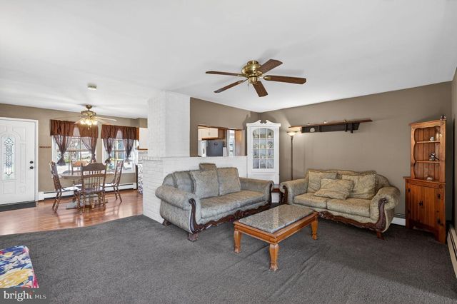 103 DAFFODIL LN, Levittown, PA 19055