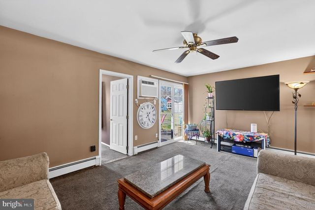 103 DAFFODIL LN, Levittown, PA 19055