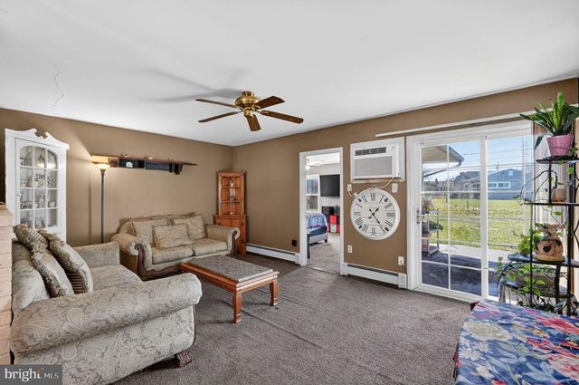 103 DAFFODIL LN, Levittown, PA 19055