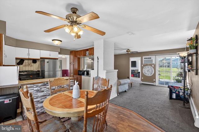 103 DAFFODIL LN, Levittown, PA 19055