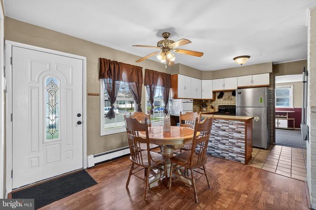 103 DAFFODIL LN, Levittown, PA 19055