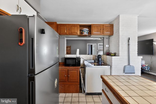 103 DAFFODIL LN, Levittown, PA 19055