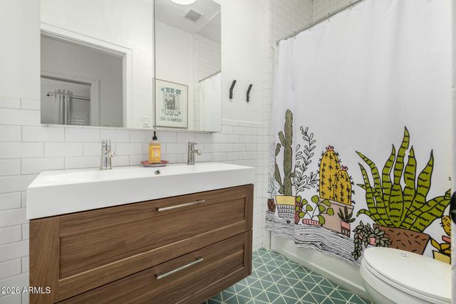 1109 W LYNWOOD Street, Phoenix, AZ 85007