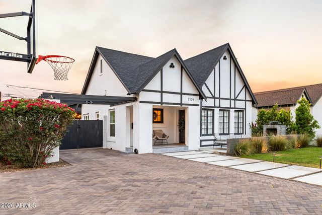 1109 W LYNWOOD Street, Phoenix, AZ 85007