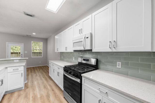211 N Burberry Park Circle, The Woodlands, TX 77382