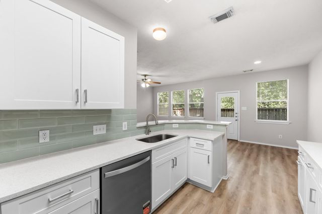 211 N Burberry Park Circle, The Woodlands, TX 77382