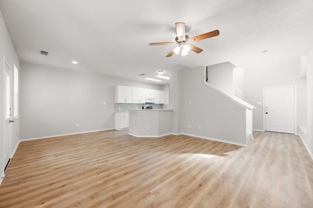 211 N Burberry Park Circle, The Woodlands, TX 77382