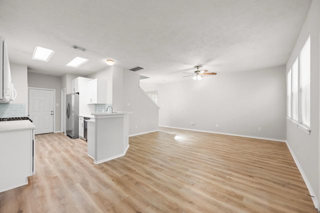 211 N Burberry Park Circle, The Woodlands, TX 77382
