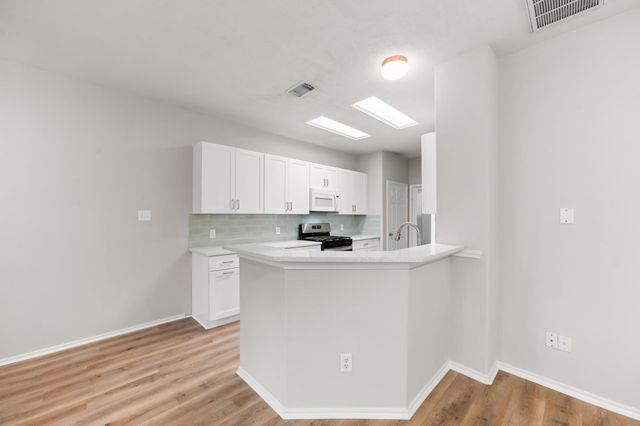 211 N Burberry Park Circle, The Woodlands, TX 77382