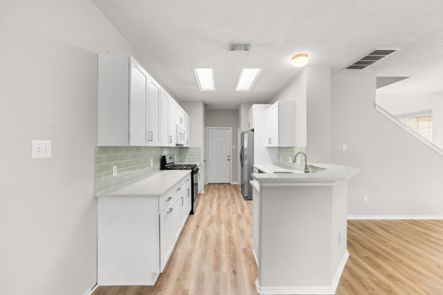 211 N Burberry Park Circle, The Woodlands, TX 77382