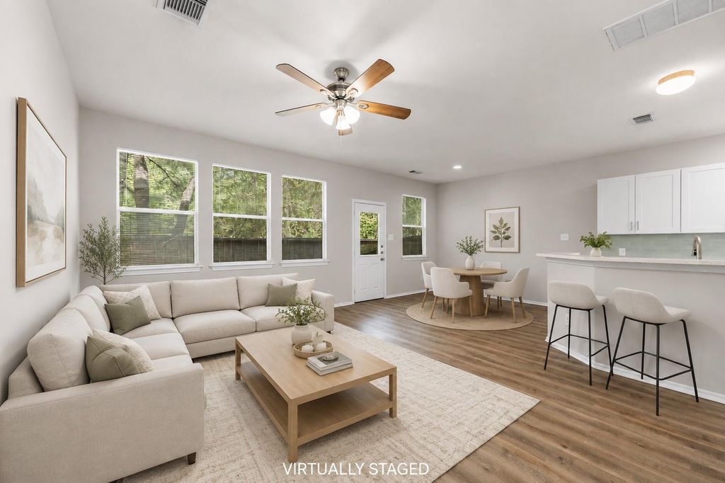 211 N Burberry Park Circle, The Woodlands, TX 77382