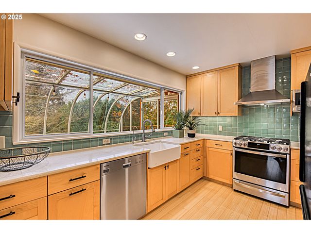 472 Se 72ND Ave, Portland, OR 97215