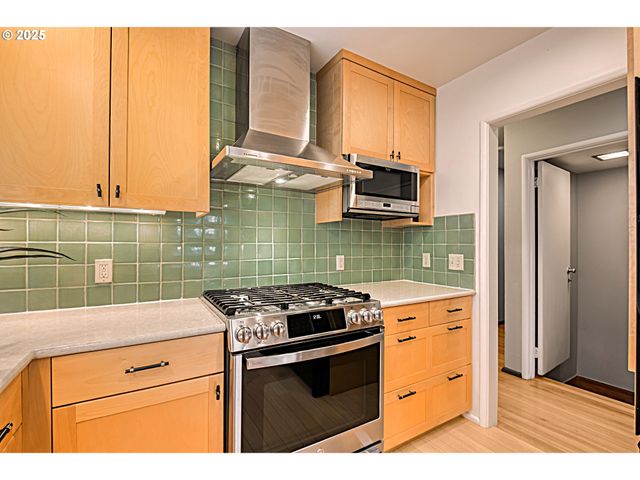 472 Se 72ND Ave, Portland, OR 97215