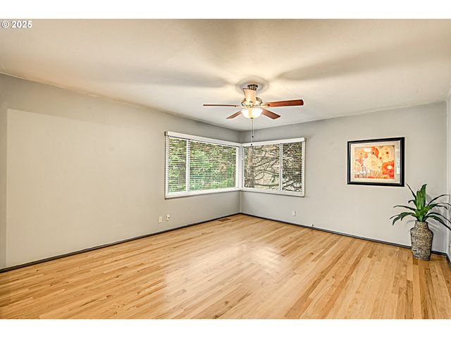 472 Se 72ND Ave, Portland, OR 97215