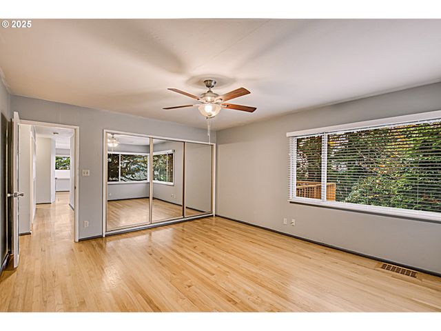 472 Se 72ND Ave, Portland, OR 97215