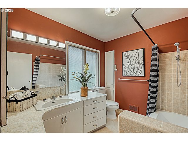 472 Se 72ND Ave, Portland, OR 97215