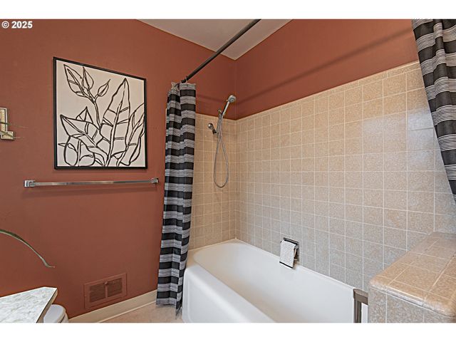 472 Se 72ND Ave, Portland, OR 97215