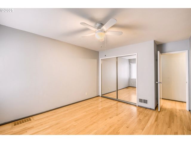 472 Se 72ND Ave, Portland, OR 97215