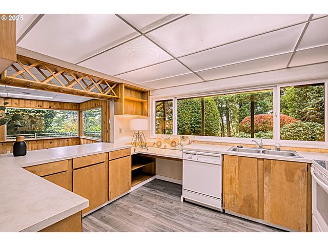 472 Se 72ND Ave, Portland, OR 97215