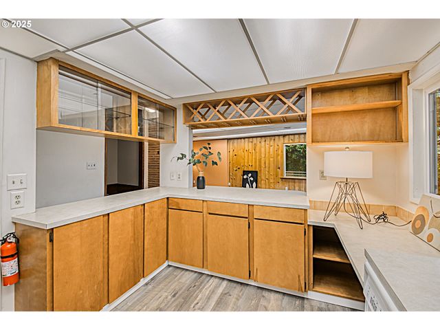 472 Se 72ND Ave, Portland, OR 97215