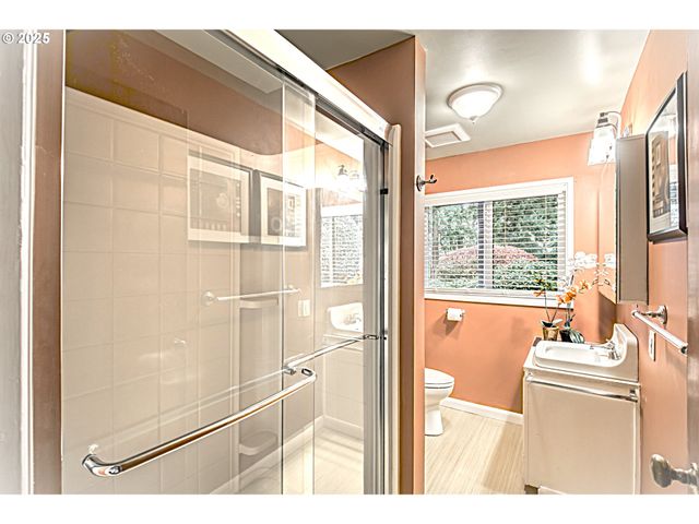 472 Se 72ND Ave, Portland, OR 97215