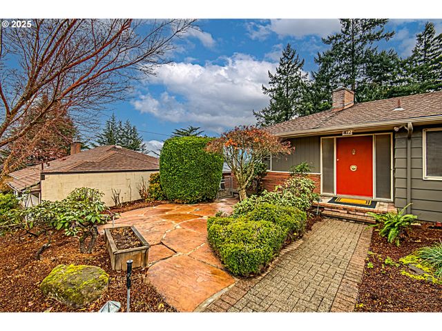 472 Se 72ND Ave, Portland, OR 97215