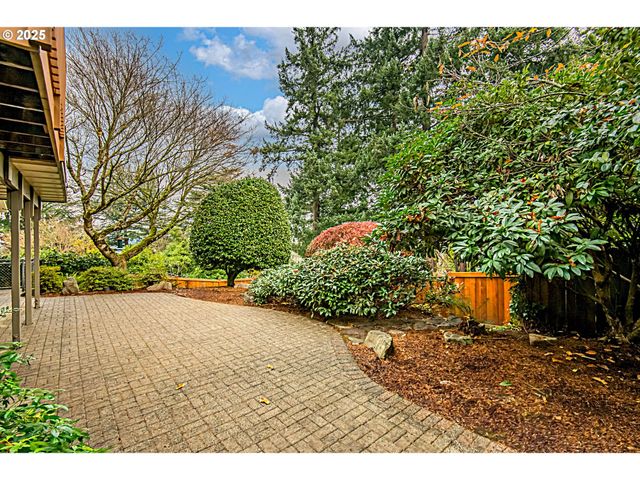 472 Se 72ND Ave, Portland, OR 97215