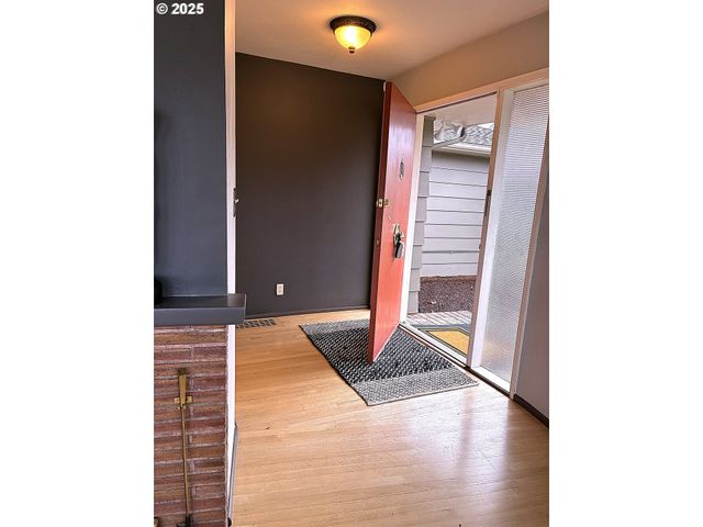 472 Se 72ND Ave, Portland, OR 97215