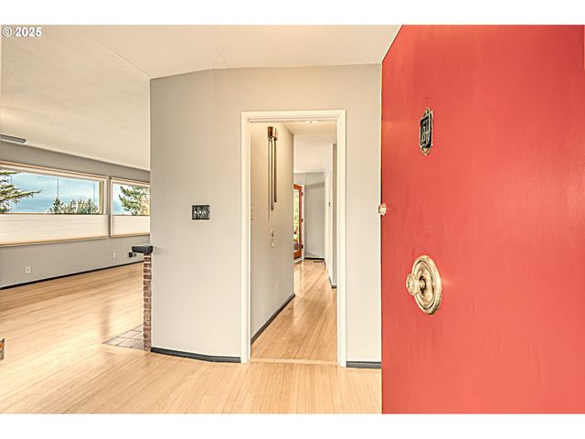 472 Se 72ND Ave, Portland, OR 97215