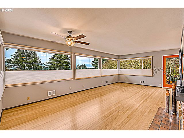 472 Se 72ND Ave, Portland, OR 97215