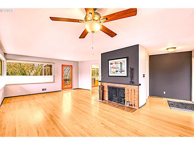 472 Se 72ND Ave, Portland, OR 97215