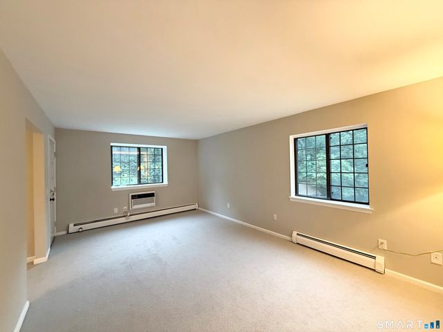 112 Foxwood Close, Milford, CT 06460