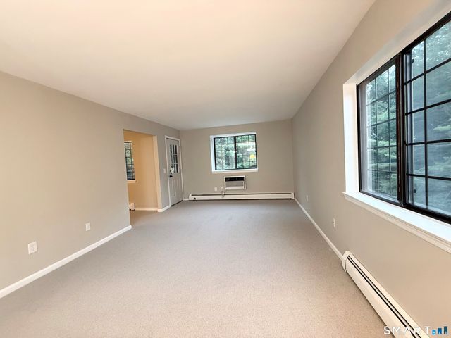 112 Foxwood Close, Milford, CT 06460