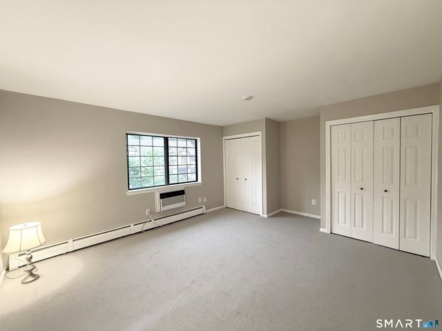 112 Foxwood Close, Milford, CT 06460