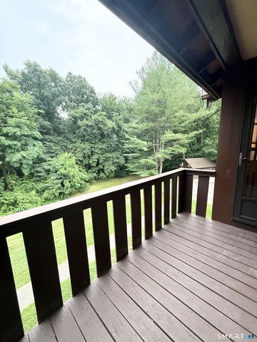 112 Foxwood Close, Milford, CT 06460