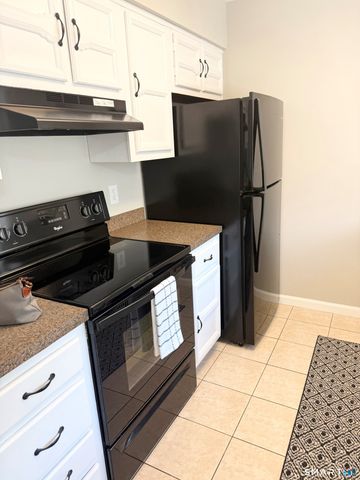 112 Foxwood Close, Milford, CT 06460