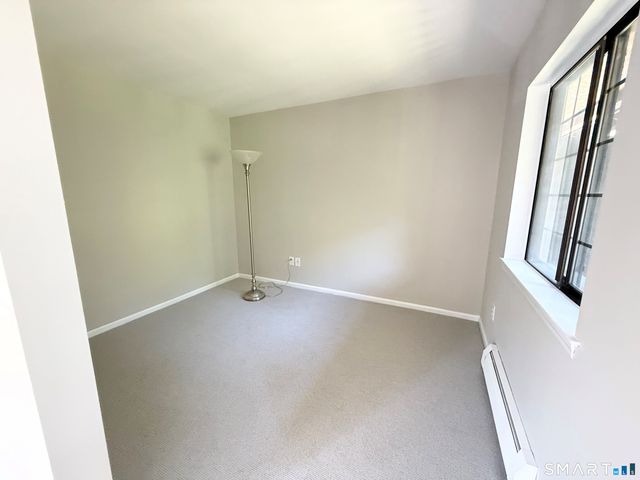 112 Foxwood Close, Milford, CT 06460