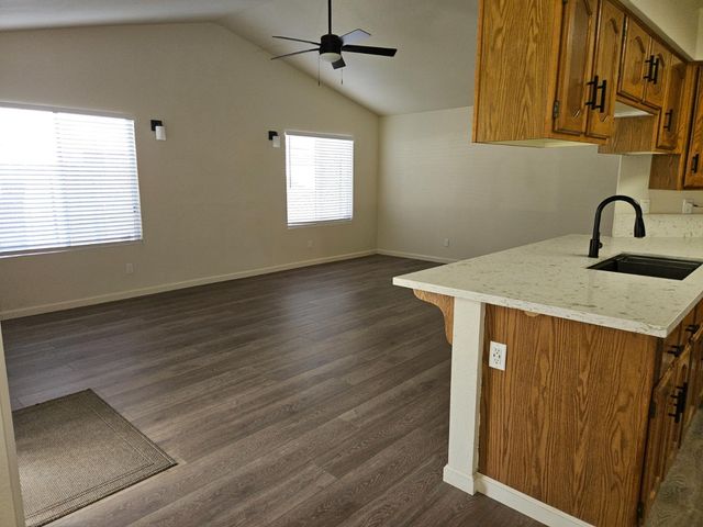 860 Mcarthur Avenue, Clovis, CA 93611