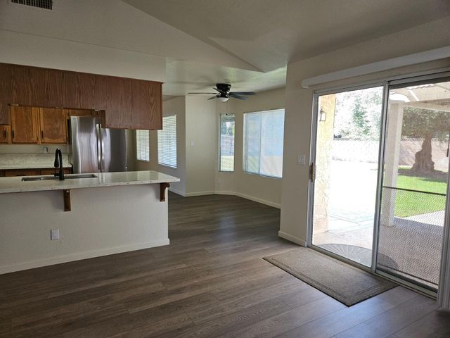 860 Mcarthur Avenue, Clovis, CA 93611