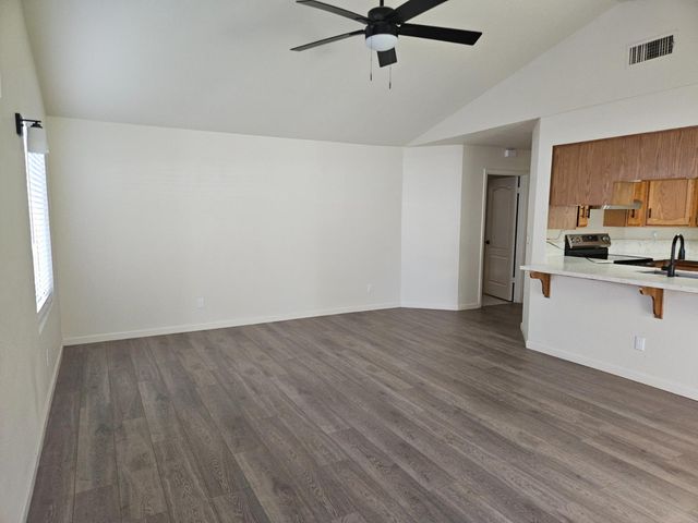 860 Mcarthur Avenue, Clovis, CA 93611