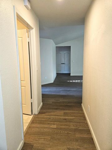 860 Mcarthur Avenue, Clovis, CA 93611