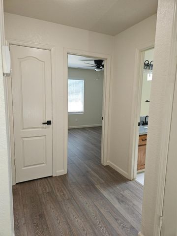 860 Mcarthur Avenue, Clovis, CA 93611