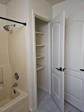 860 Mcarthur Avenue, Clovis, CA 93611