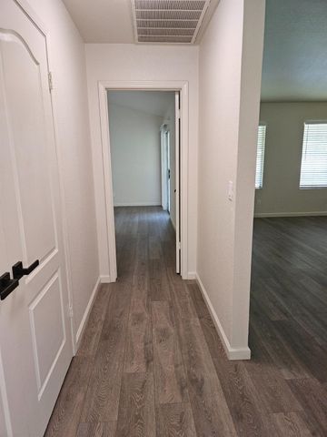 860 Mcarthur Avenue, Clovis, CA 93611