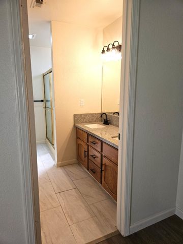 860 Mcarthur Avenue, Clovis, CA 93611