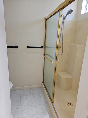 860 Mcarthur Avenue, Clovis, CA 93611